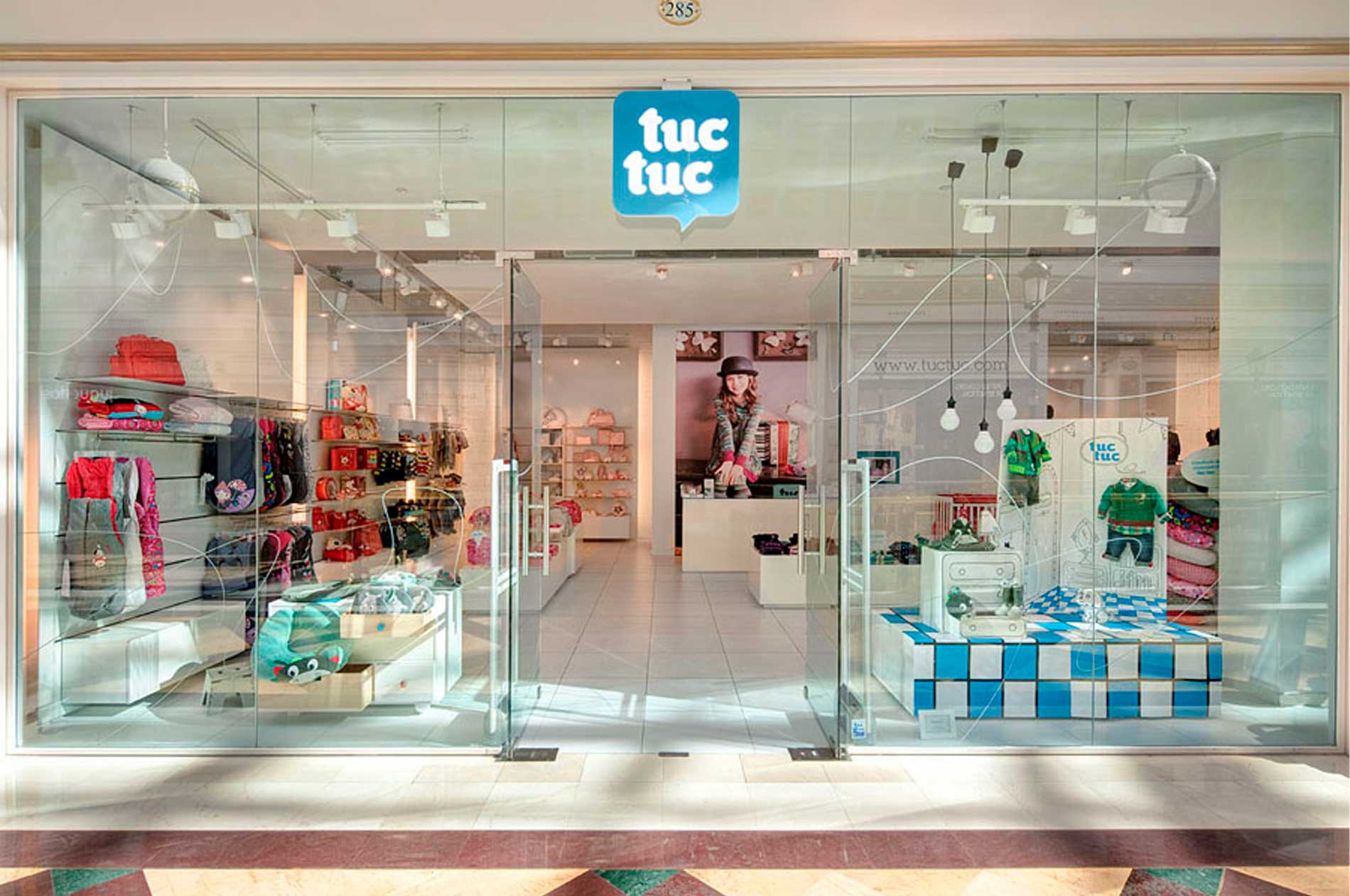 tuc-tuc-disseny-de-botigues-reformes-brick-barcelona