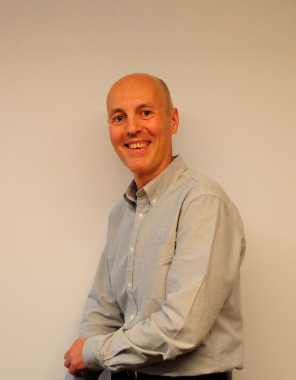 equip-savid-safont-area-administrativa-brick-bricksi-empresa-barcelona-600x771